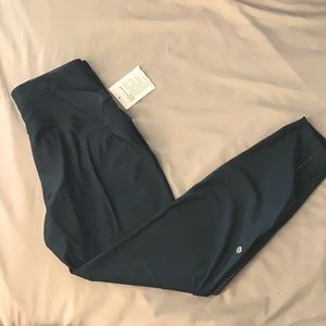 Lululemon Chase the Chill Size 6
